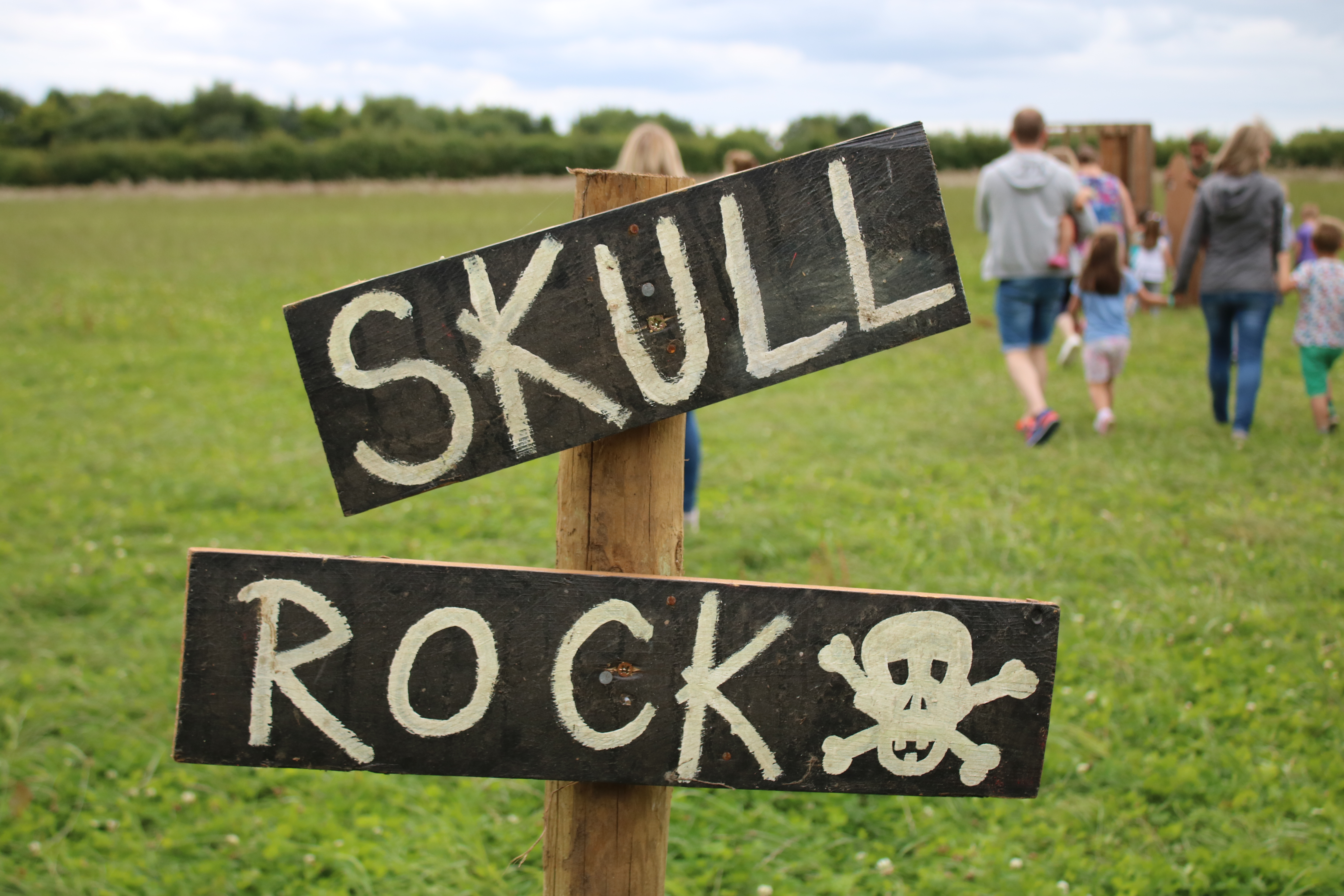 Skull rock sign post