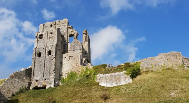 corfe castle ruins