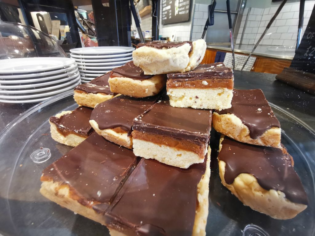 cakes at Hog & Hedge