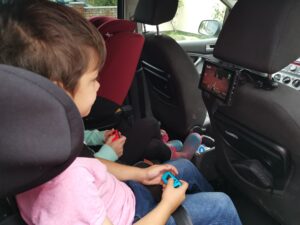 Snakebyte SEAT:MOUNT being used on headrest in car