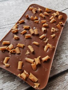 Chco bar close up with caramel swirls