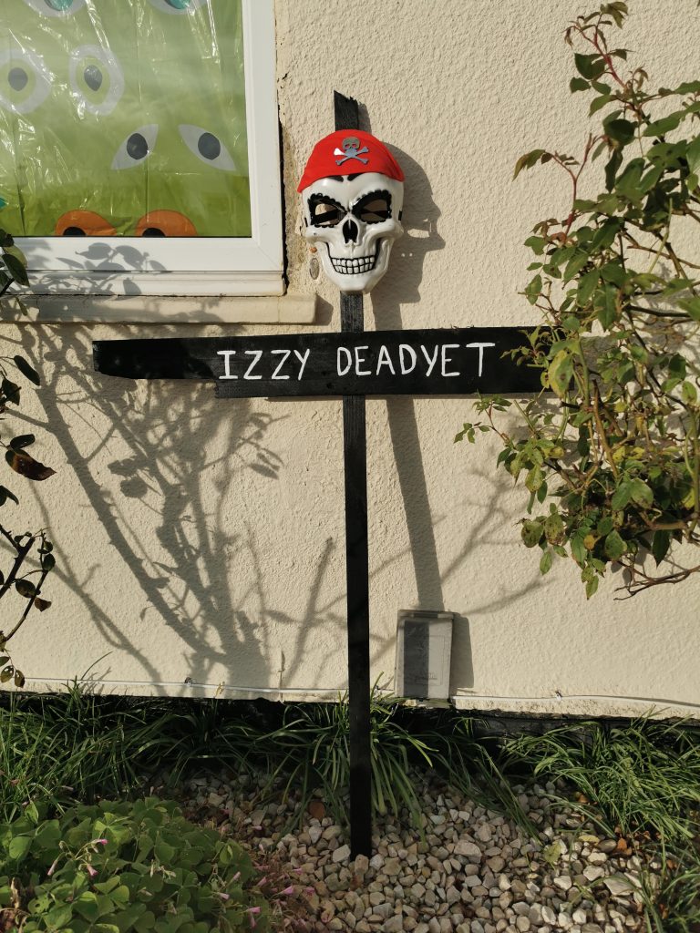 Halloween cross headstone with skeleton face mask
