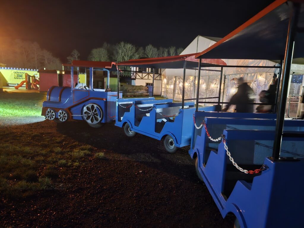 Train ride at 4 Kingdoms in the dark